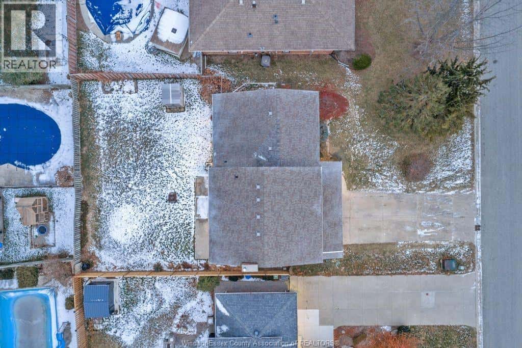 247 GEORGE CRESCENT — Belle River, Ontario - Photo 4 of 49