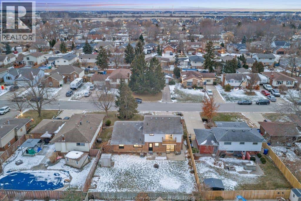 247 GEORGE CRESCENT — Belle River, Ontario - Photo 5 of 49