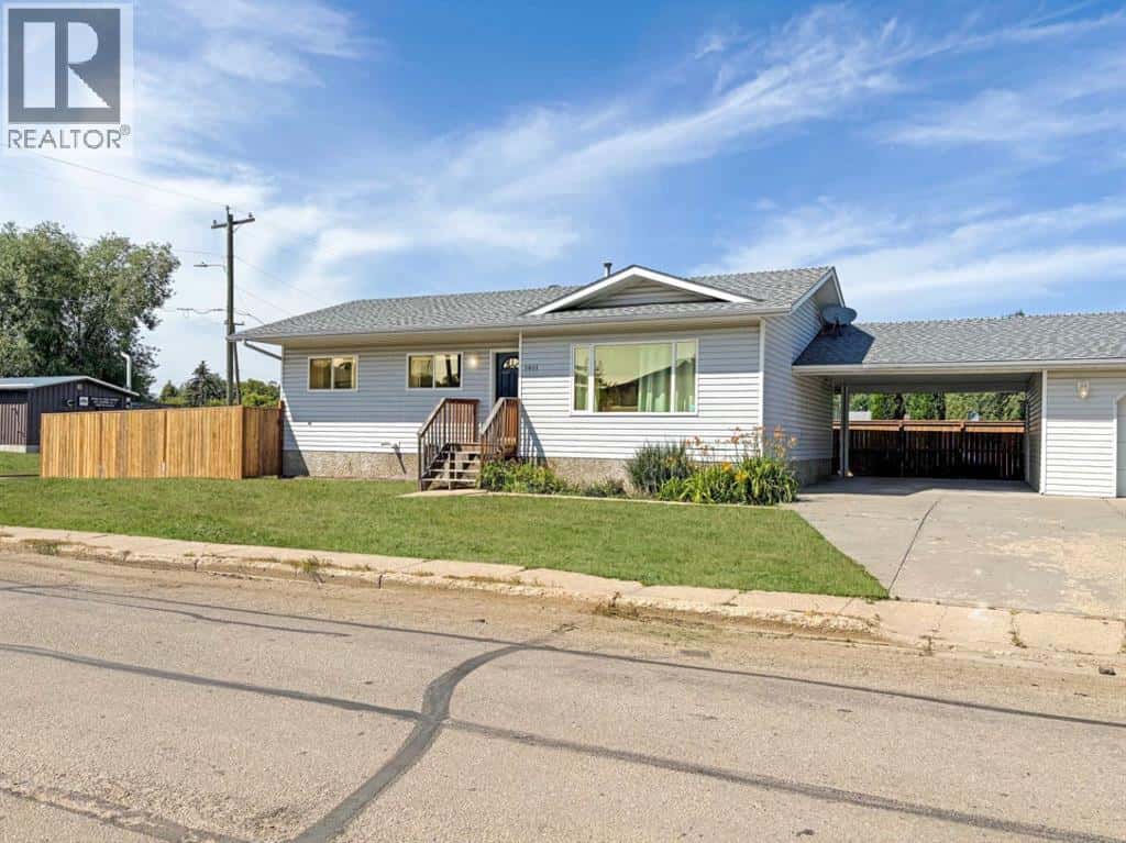 5801 49th Street — High Prairie, Alberta - Photo 2 of 50