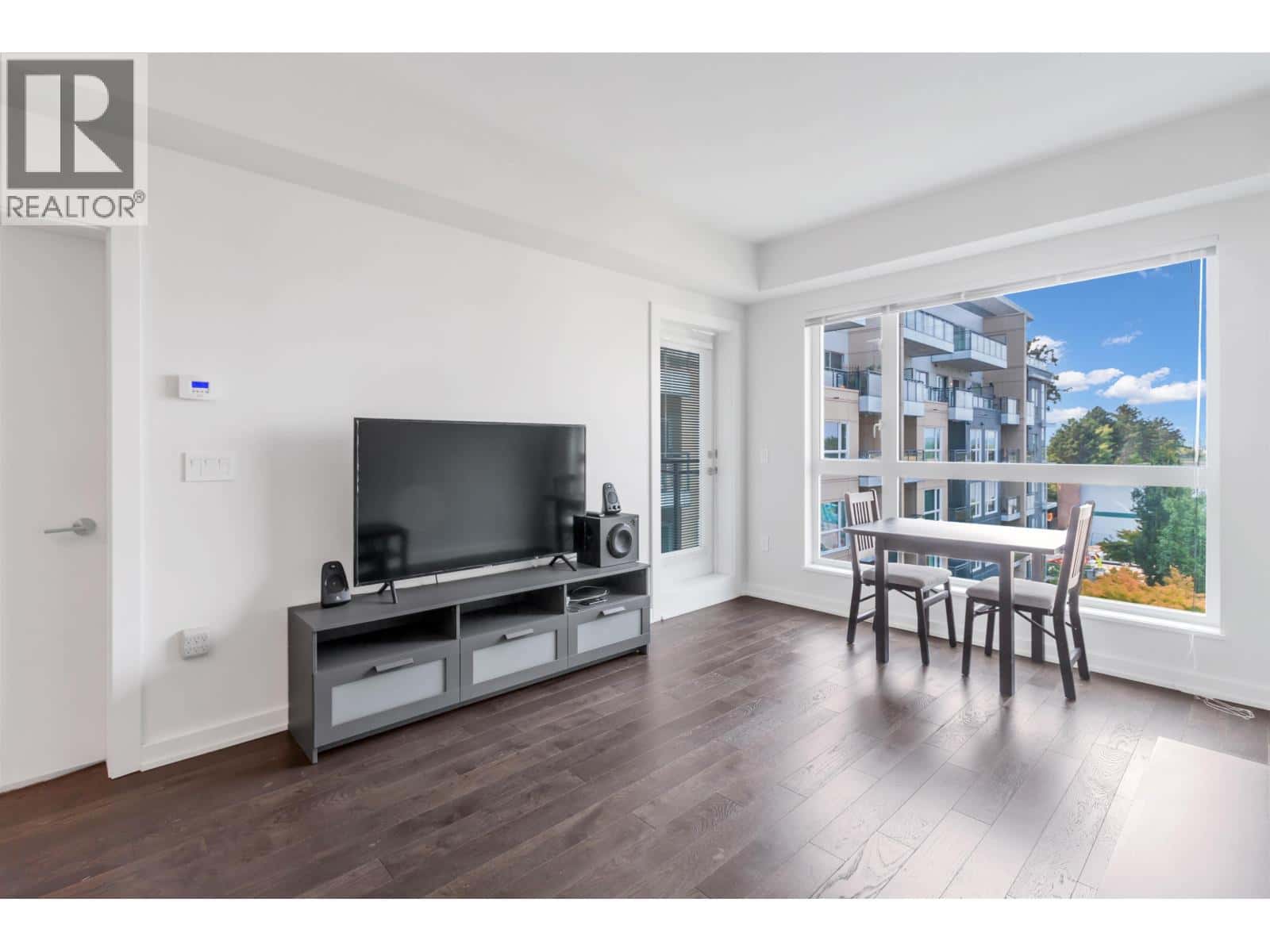 537 5311 CEDARBRIDGE WAY — Richmond, British Columbia - Photo 2 of 22