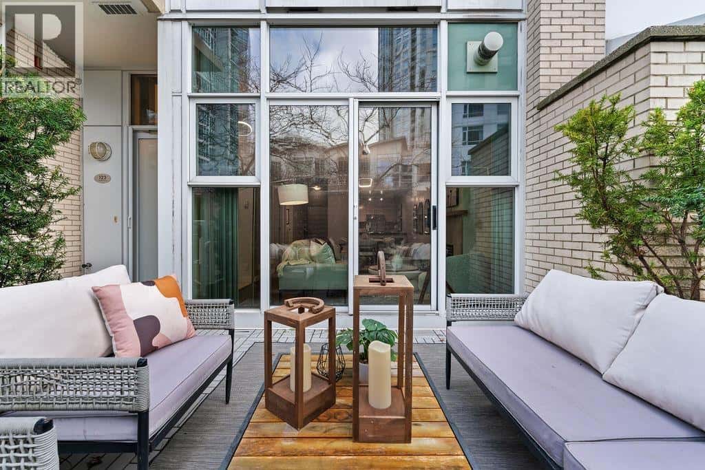 123 AQUARIUS MEWS — Vancouver, British Columbia - Photo 5 of 38