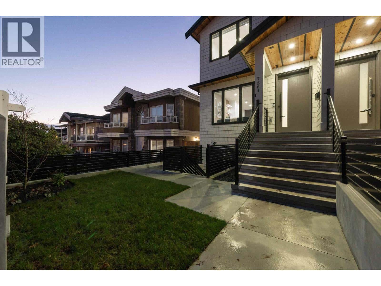 2 7361 FRASER STREET — Vancouver, British Columbia - Photo 5 of 30