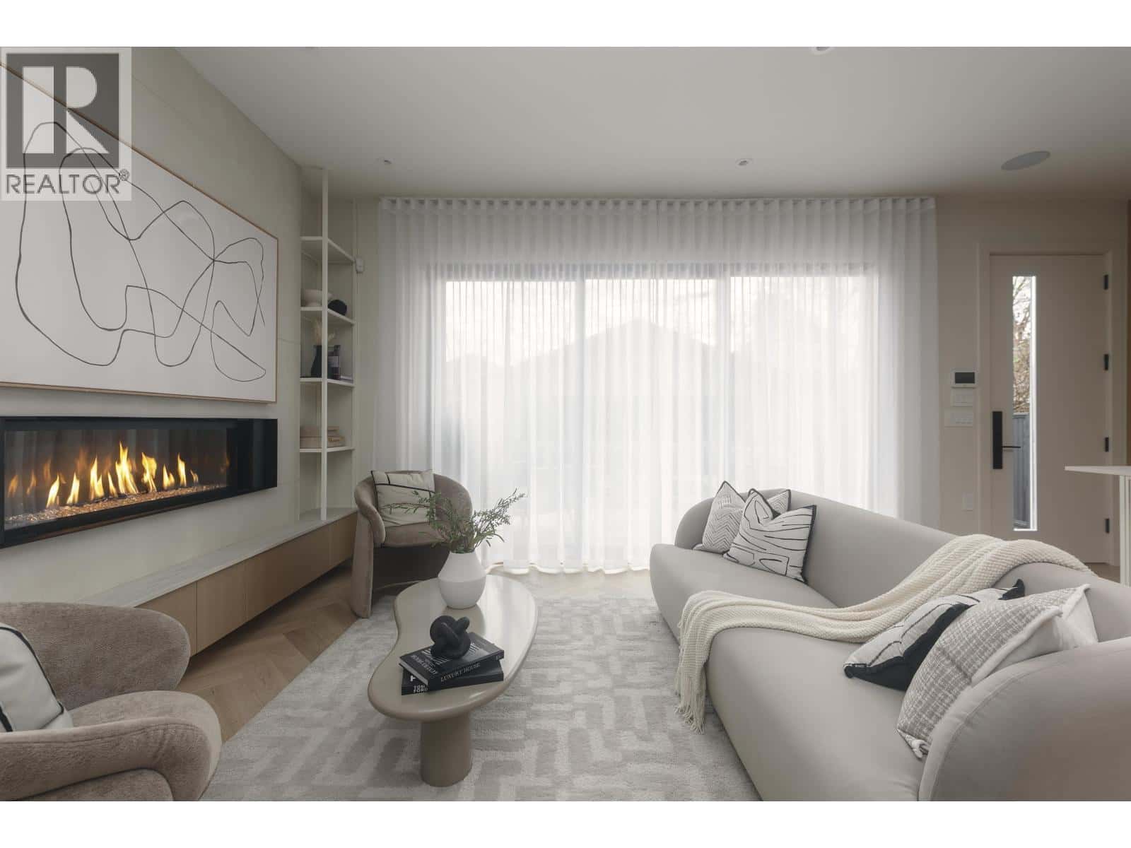 2 58 E 40TH AVENUE — Vancouver, British Columbia - Photo 2 of 32