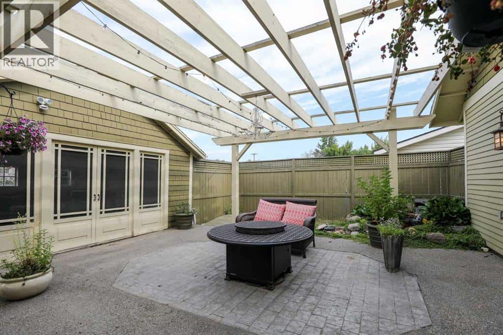 72 Broadway S — Raymond, Alberta - Photo 3 of 50