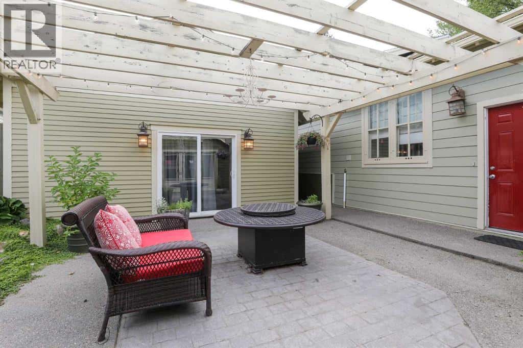 72 Broadway S — Raymond, Alberta - Photo 4 of 50