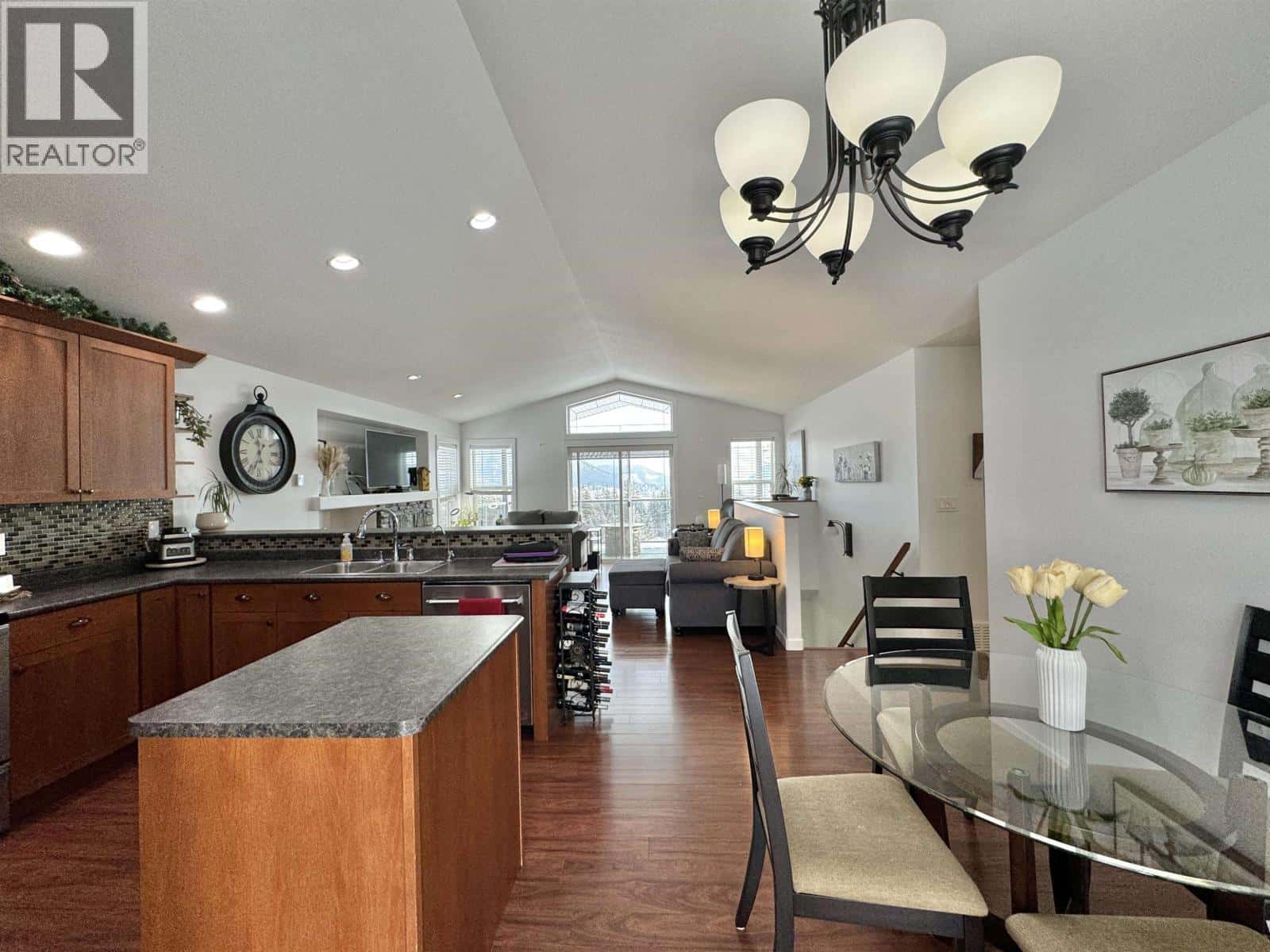 341 FOSTER WAY — Williams Lake, British Columbia - Photo 2 of 26