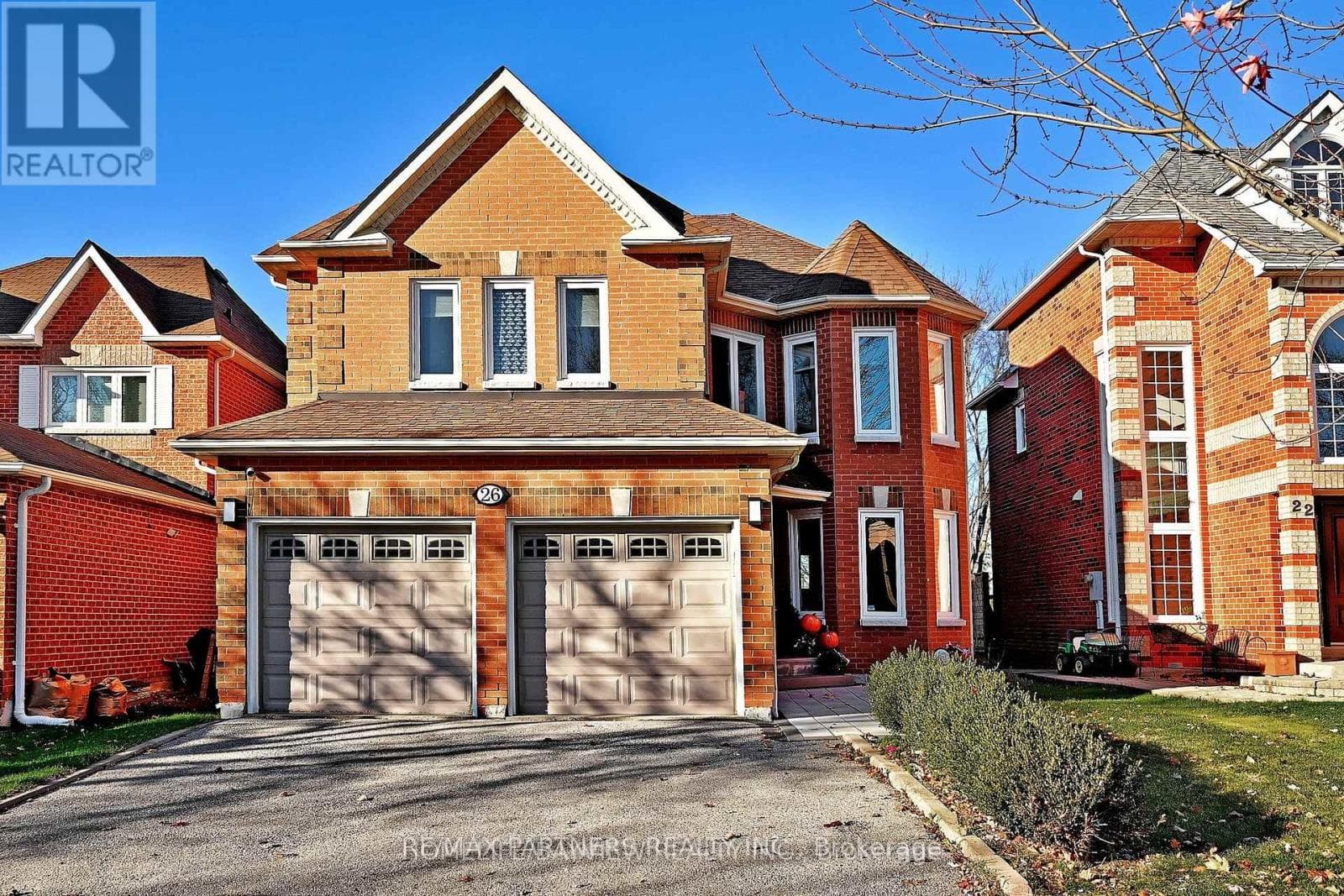 26 SANDFIELD DRIVE — Aurora (Aurora Highlands), Ontario - Main photo