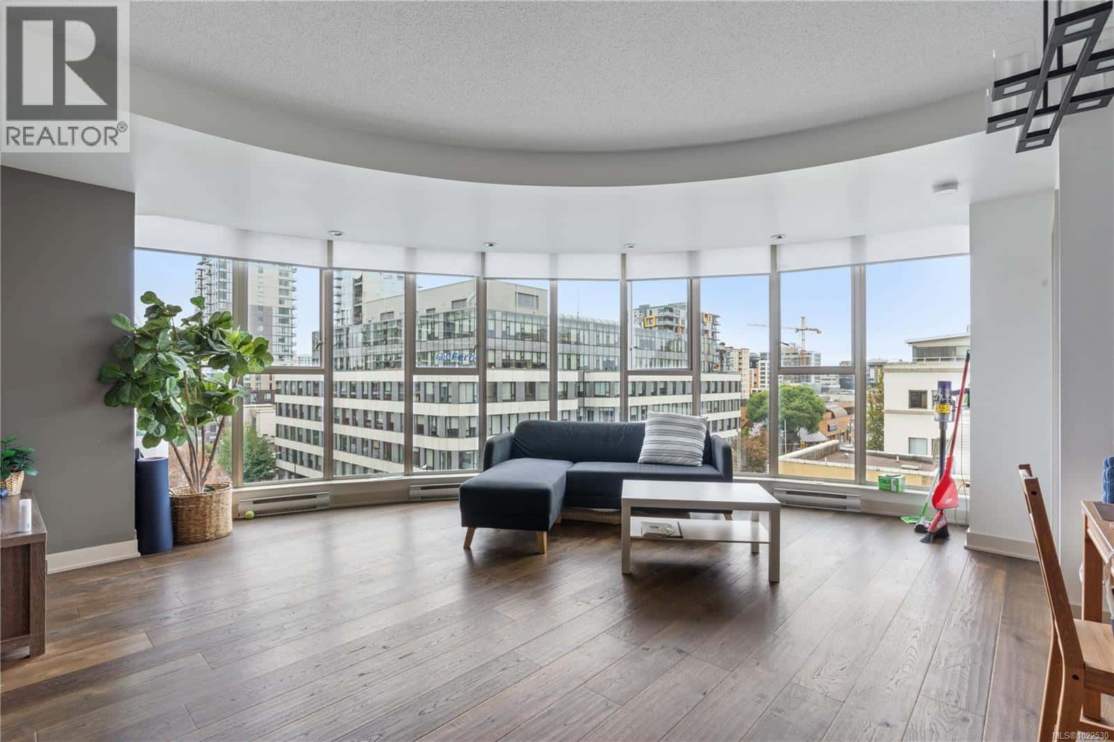 701 760 Johnson St — Victoria, British Columbia - Photo 2 of 12