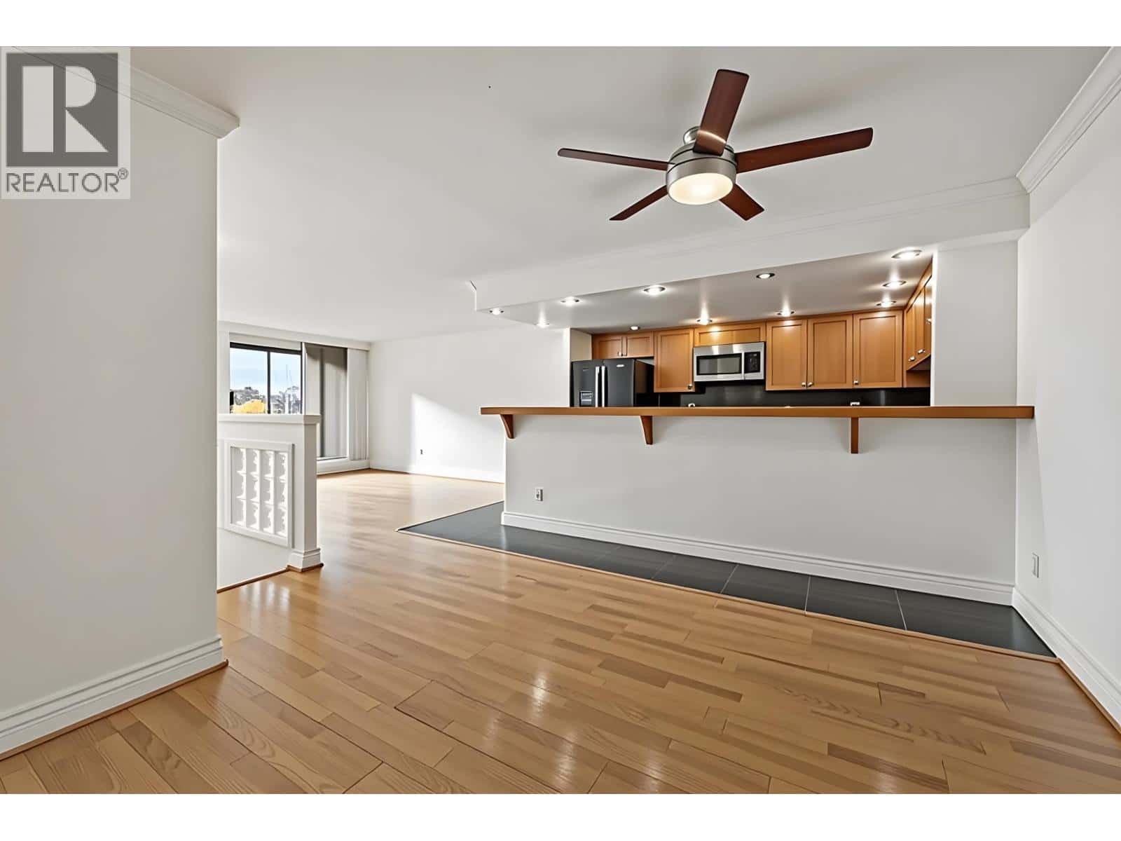 205 1600 HOWE STREET — Vancouver, British Columbia - Photo 4 of 31