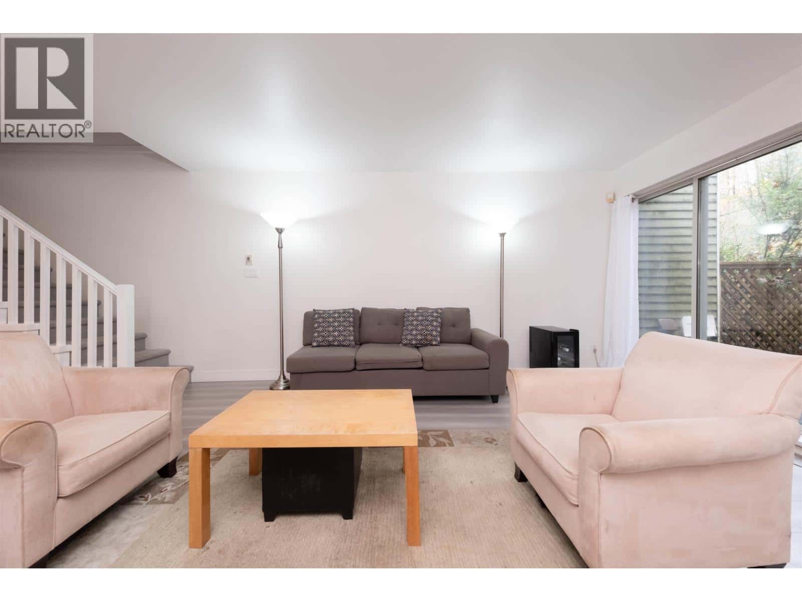 3371 FIELDSTONE AVENUE — Vancouver, British Columbia - Photo 3 of 23