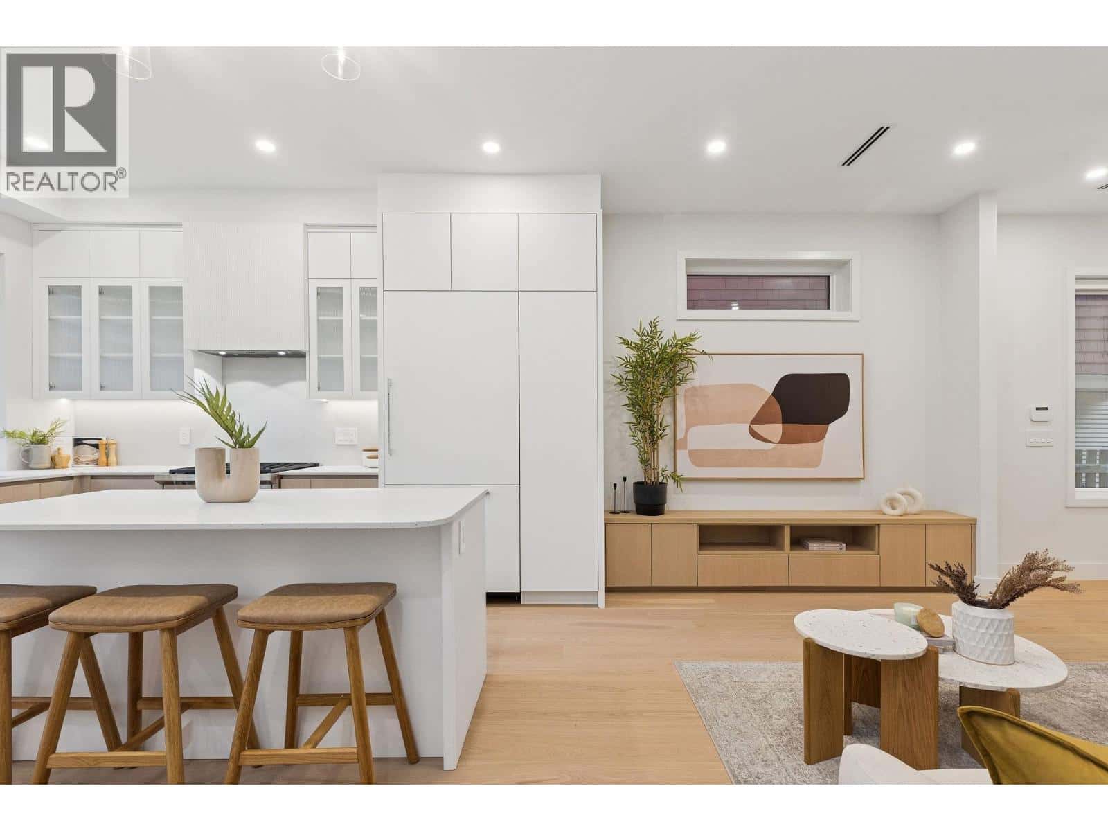 2 7 E 23RD AVENUE — Vancouver, British Columbia - Photo 3 of 23