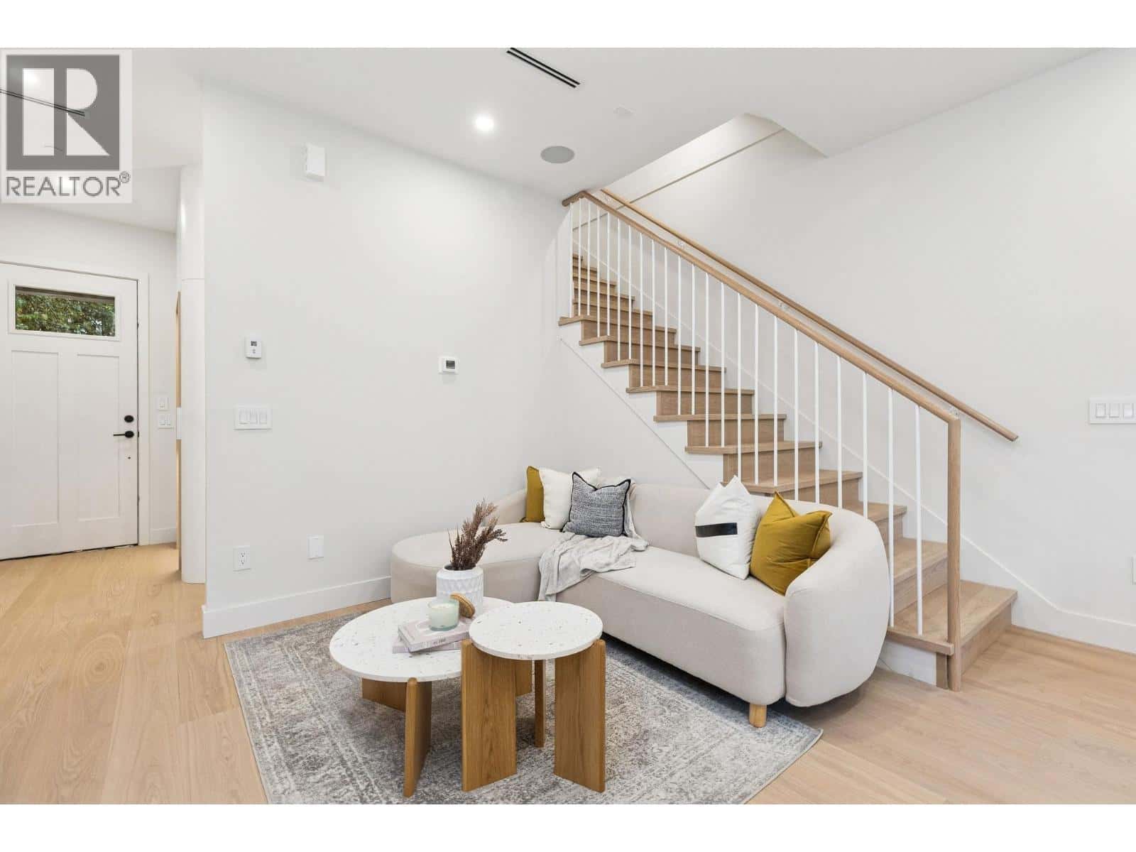 2 7 E 23RD AVENUE — Vancouver, British Columbia - Photo 4 of 23