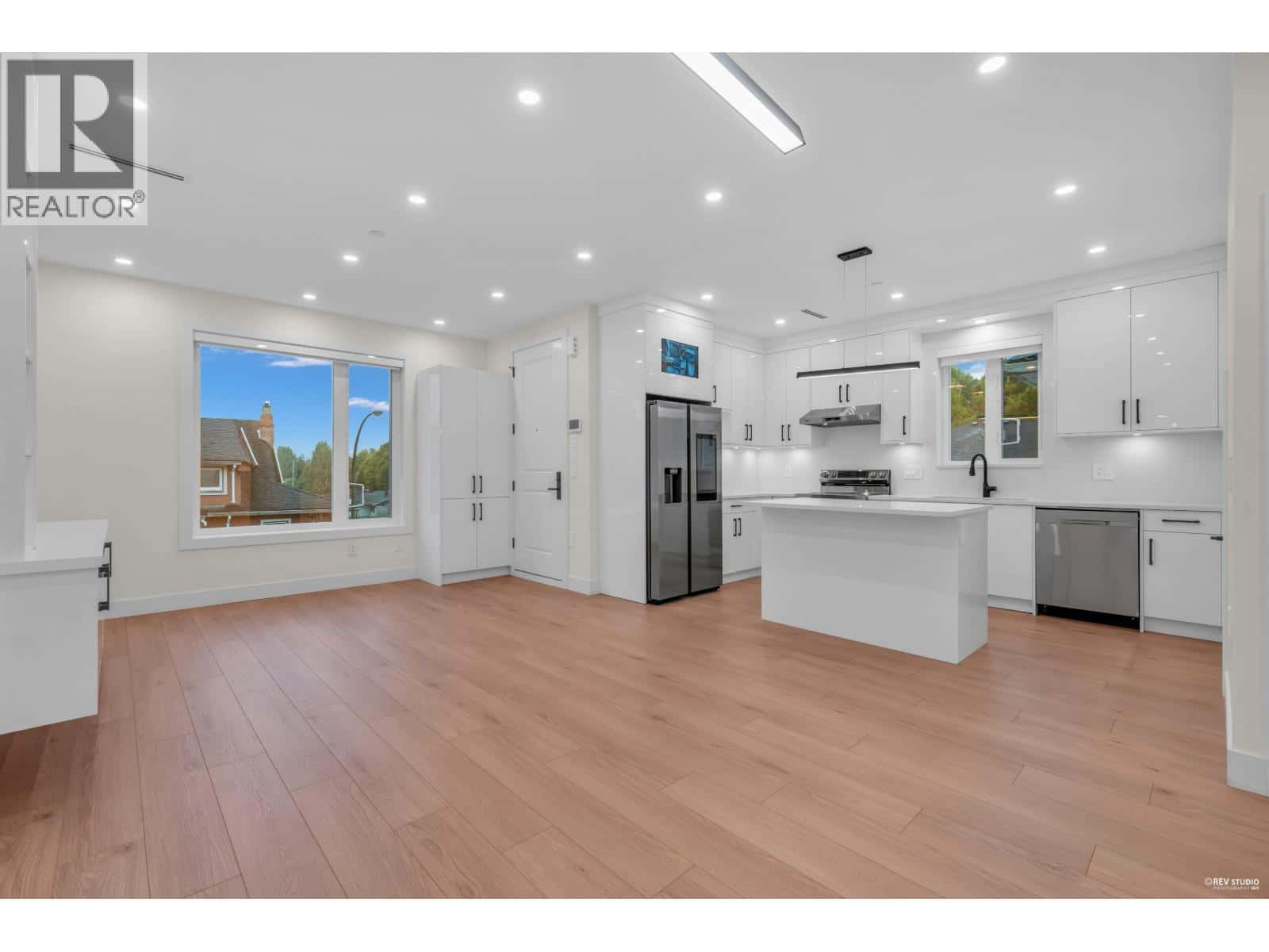 3 3090 VANNESS AVENUE — Vancouver, British Columbia - Photo 5 of 22