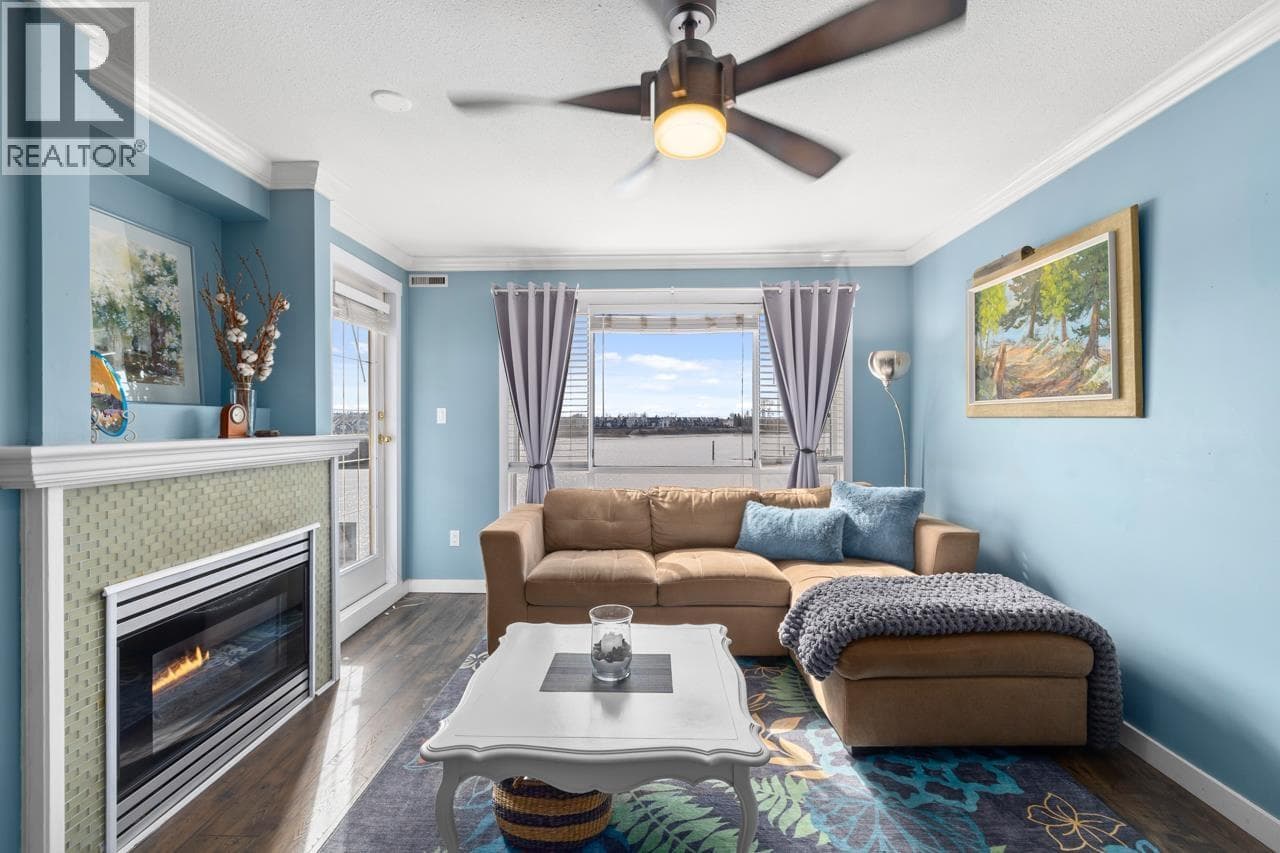 312 6 RENAISSANCE SQUARE — New Westminster, British Columbia - Main photo