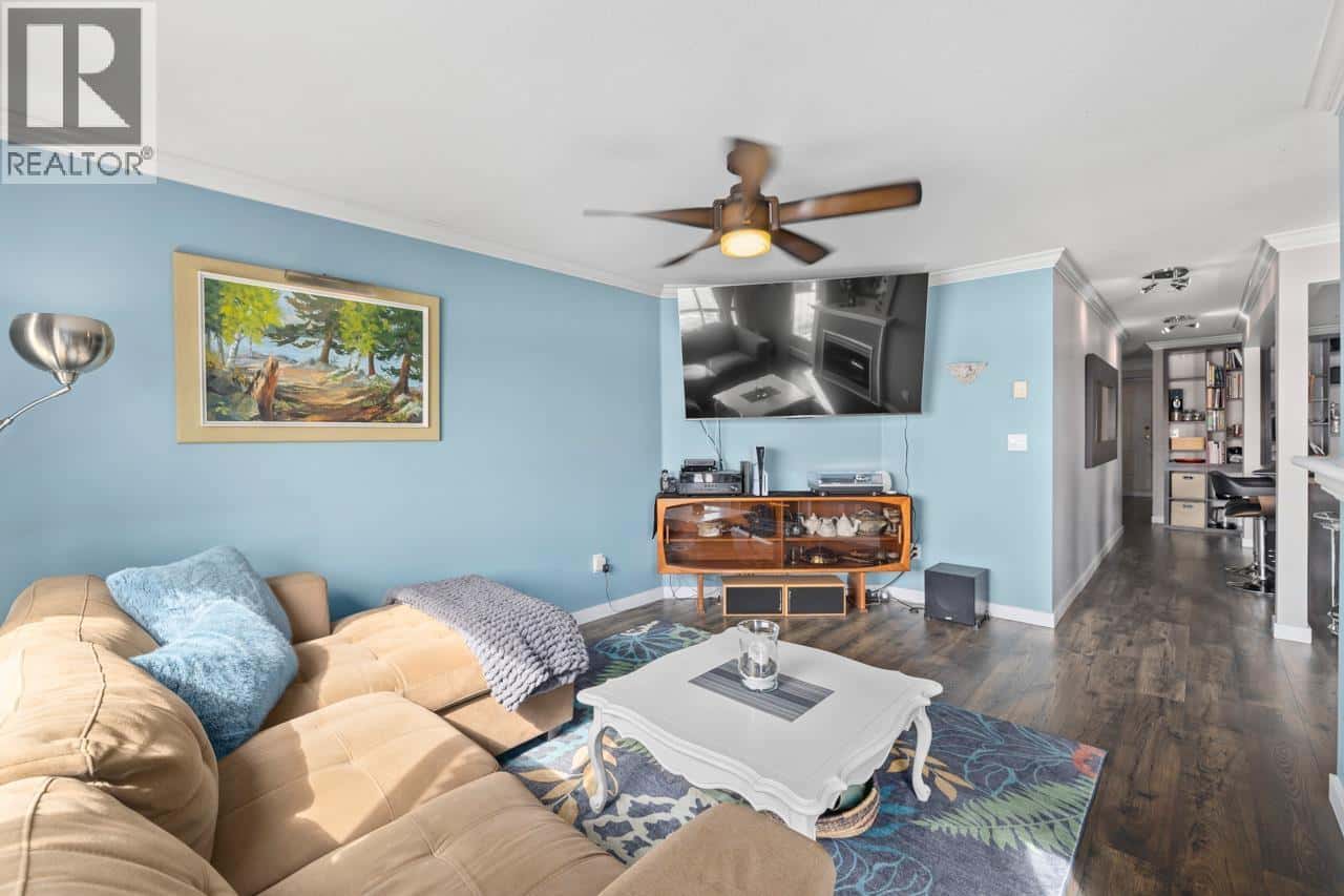 312 6 RENAISSANCE SQUARE — New Westminster, British Columbia - Photo 2 of 24