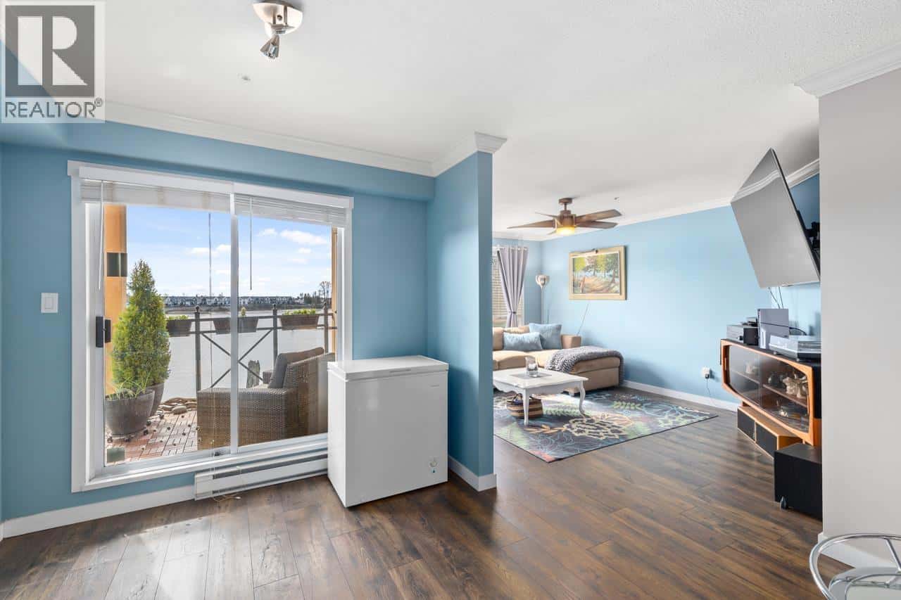 312 6 RENAISSANCE SQUARE — New Westminster, British Columbia - Photo 4 of 24