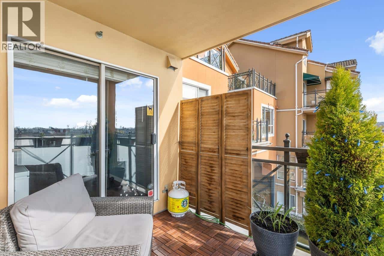 312 6 RENAISSANCE SQUARE — New Westminster, British Columbia - Photo 5 of 24