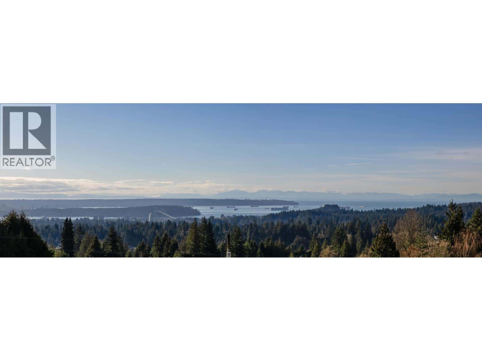 637 ALPINE COURT — North Vancouver, British Columbia - Photo 3 of 40