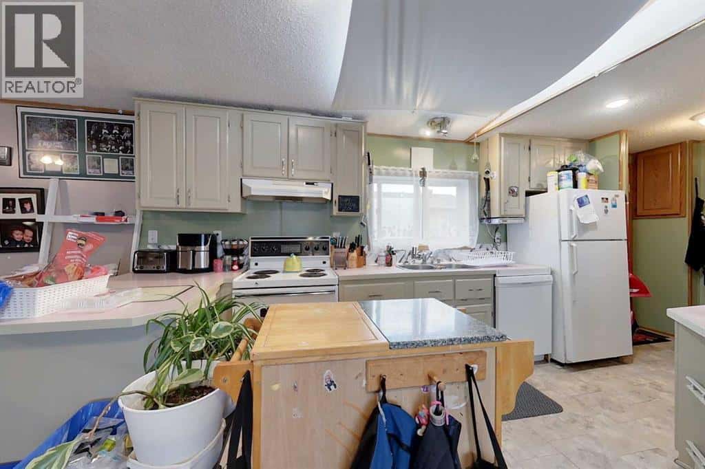 92, 812 6th Avenue SW — Slave Lake, Alberta - Photo 3 of 19