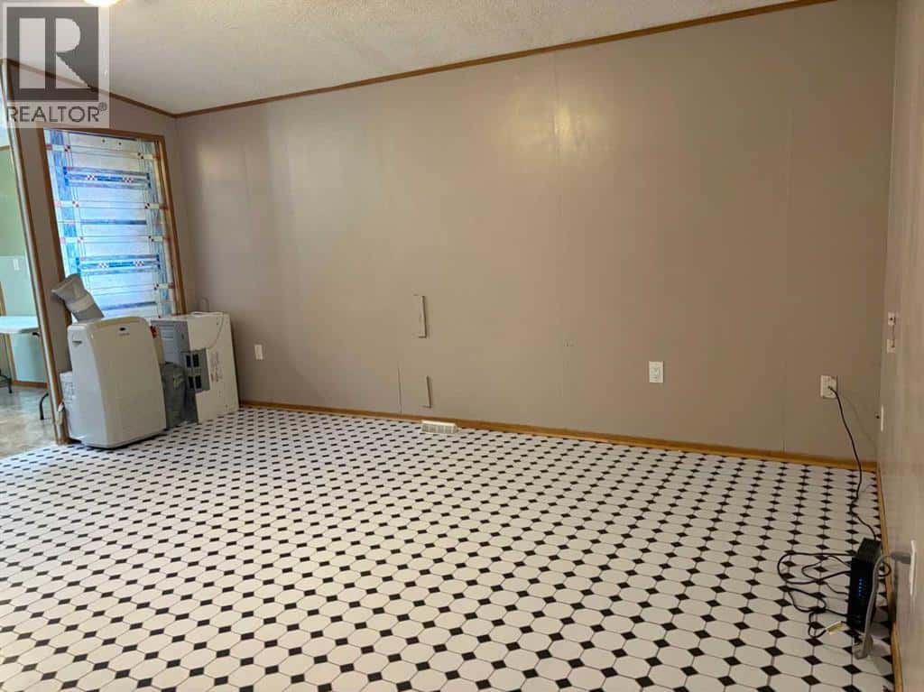 92, 812 6th Avenue SW — Slave Lake, Alberta - Photo 5 of 19