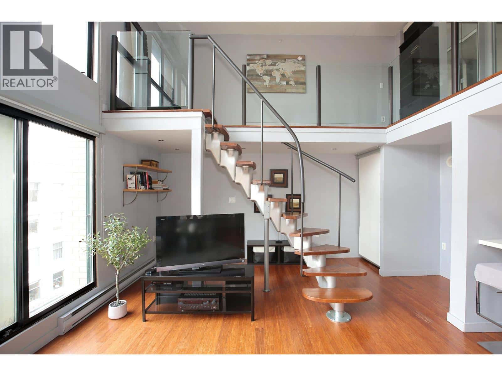 511 22 E CORDOVA STREET — Vancouver, British Columbia - Photo 2 of 38