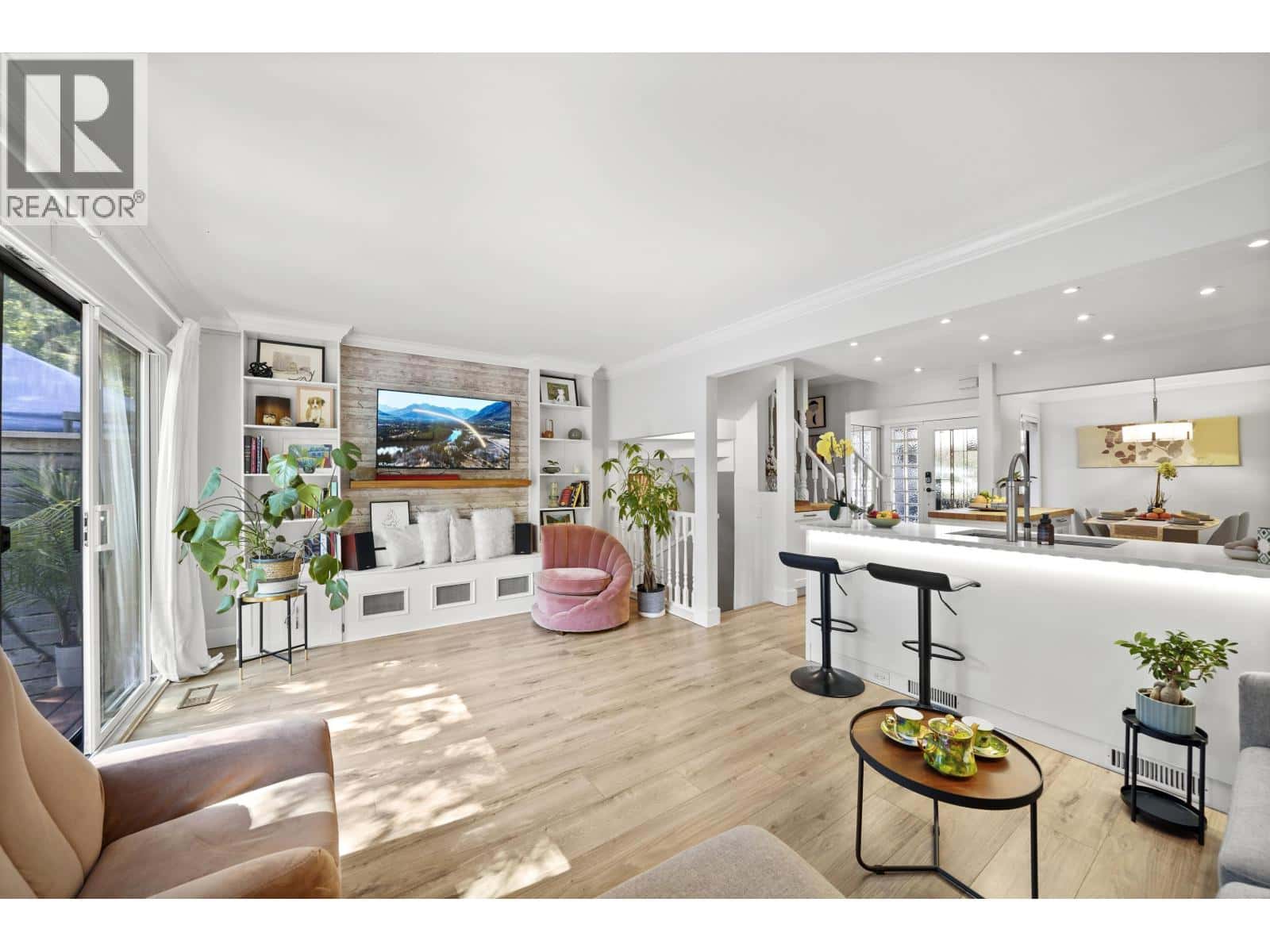 49 1910 CEDAR VILLAGE CRESCENT — North Vancouver, British Columbia - Photo 3 of 40