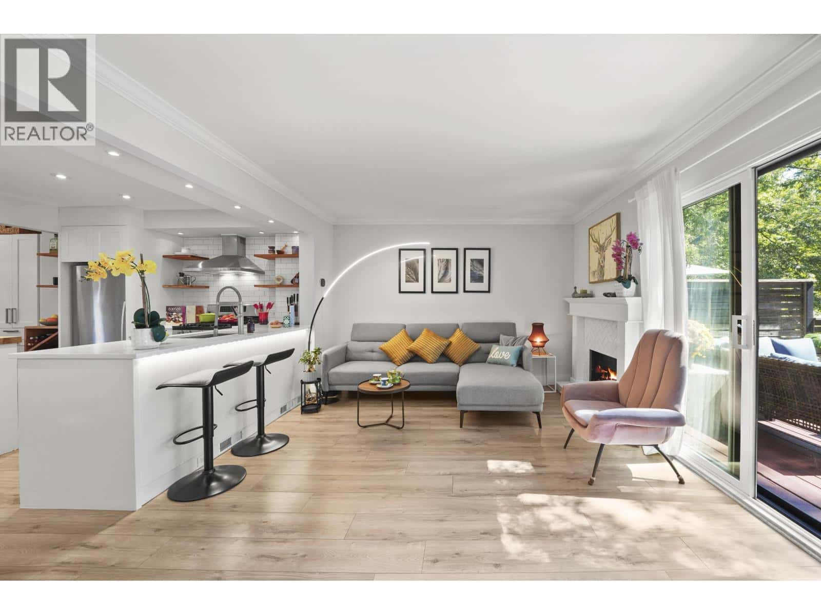 49 1910 CEDAR VILLAGE CRESCENT — North Vancouver, British Columbia - Photo 4 of 40