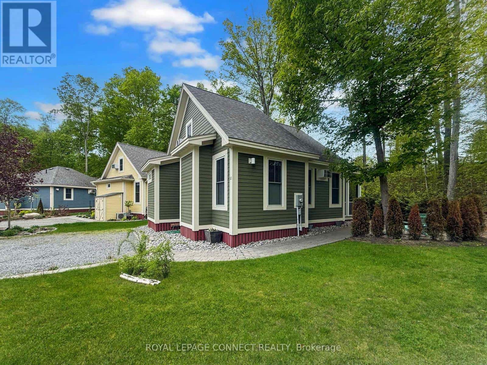 199 - 32 HOLLOW LANE — Prince Edward County (Athol Ward), Ontario - Photo 4 of 40