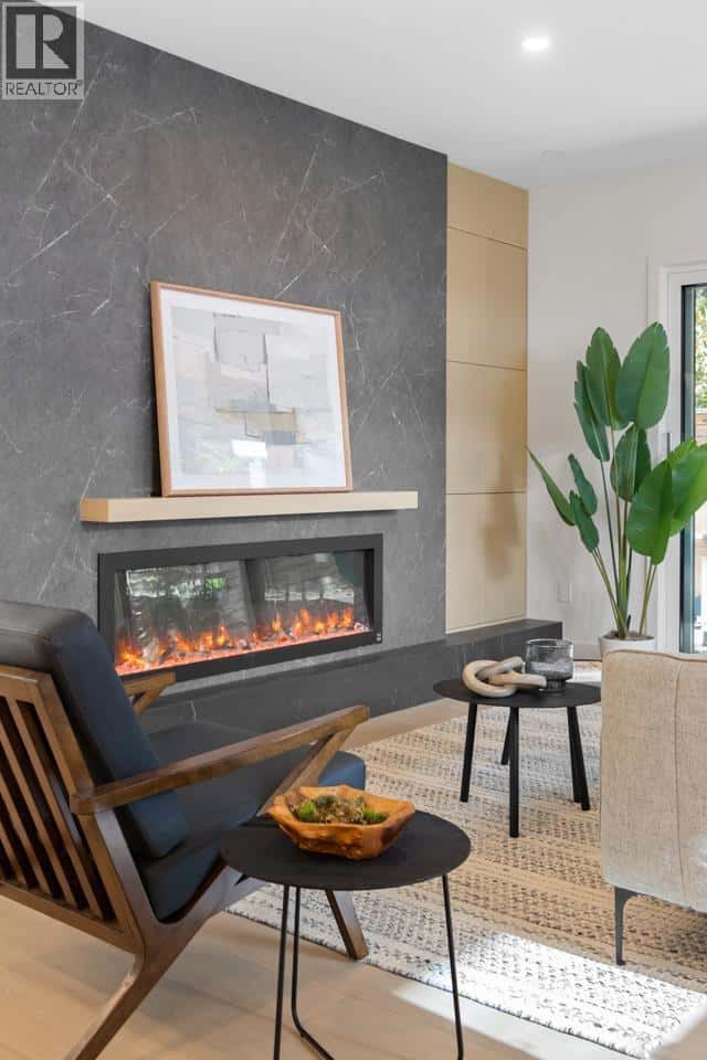 2430 W 49TH AVENUE — Vancouver, British Columbia - Photo 5 of 36