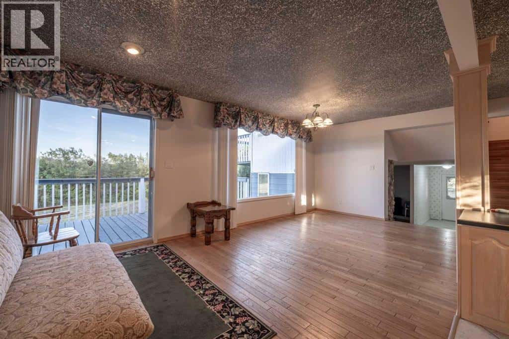 83246 Range Road 211 — Rural Northern Sunrise County, Alberta - Photo 5 of 50