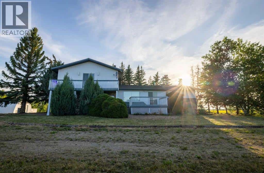 83246 Range Road 211 — Rural Northern Sunrise County, Alberta - Photo 2 of 50