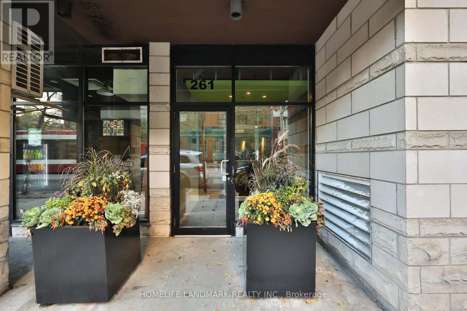 205 - 261 KING STREET E — Toronto (Moss Park), Ontario - Photo 2 of 32