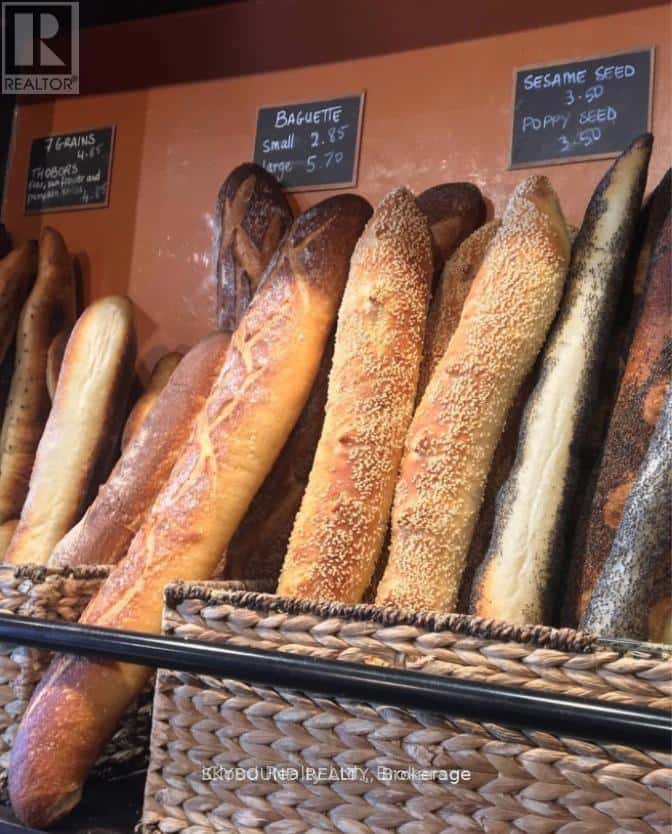 Toronto (Mount Pleasant East) — Toronto (Mount Pleasant East) - Photo 2 of 33