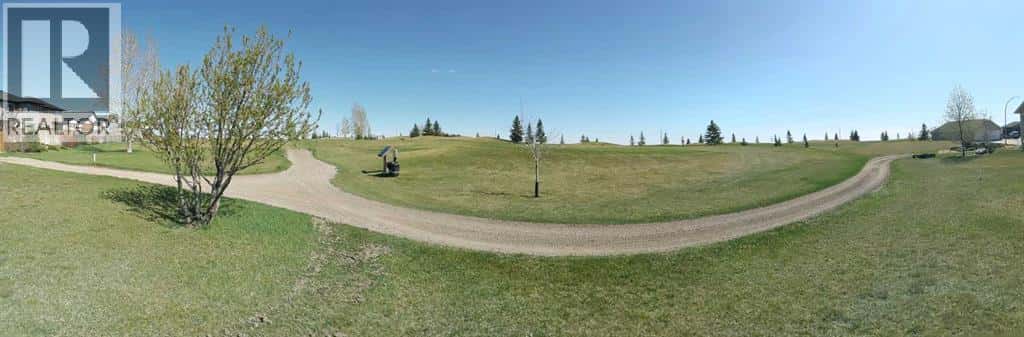 1502 Whispering Drive — Vulcan, Alberta - Photo 3 of 6