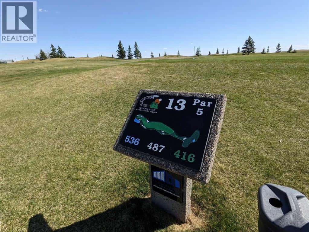 1502 Whispering Drive — Vulcan, Alberta - Photo 4 of 6