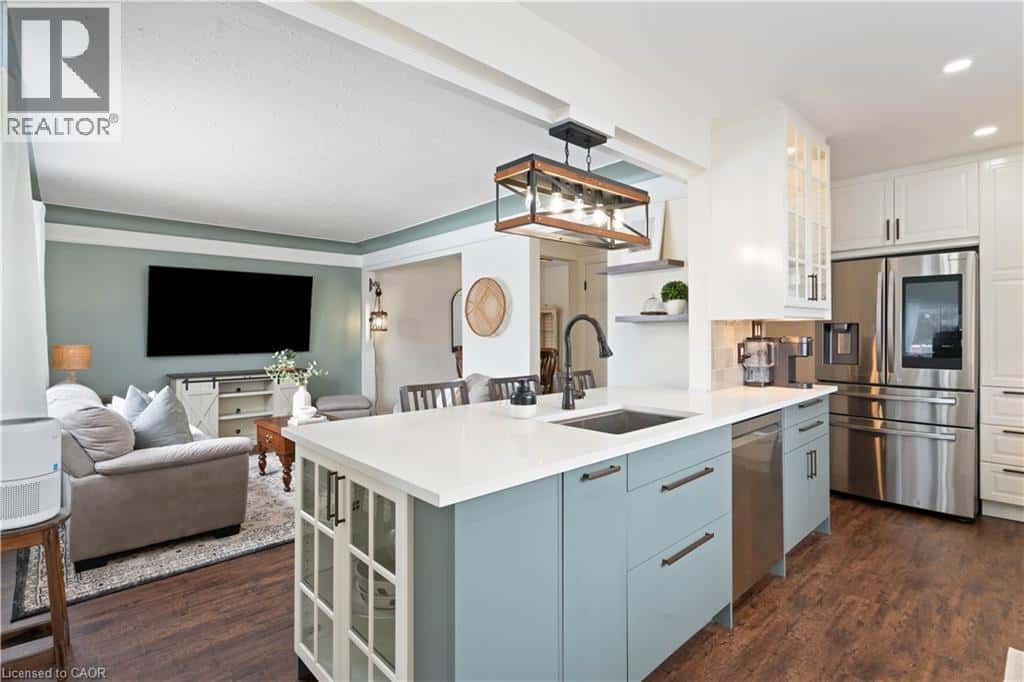 18 FLANDERS Avenue — St. Catharines, Ontario - Photo 4 of 42