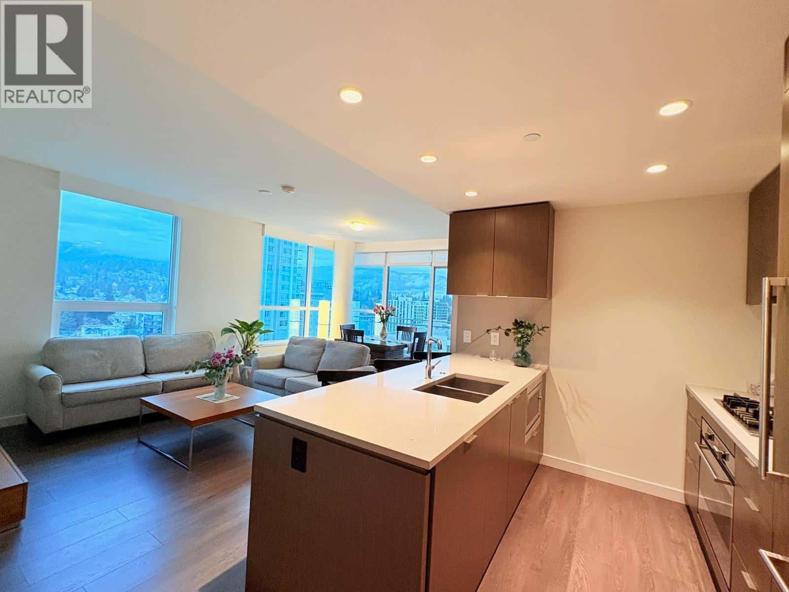 1609 125 E 14TH STREET — North Vancouver, British Columbia - Photo 4 of 27