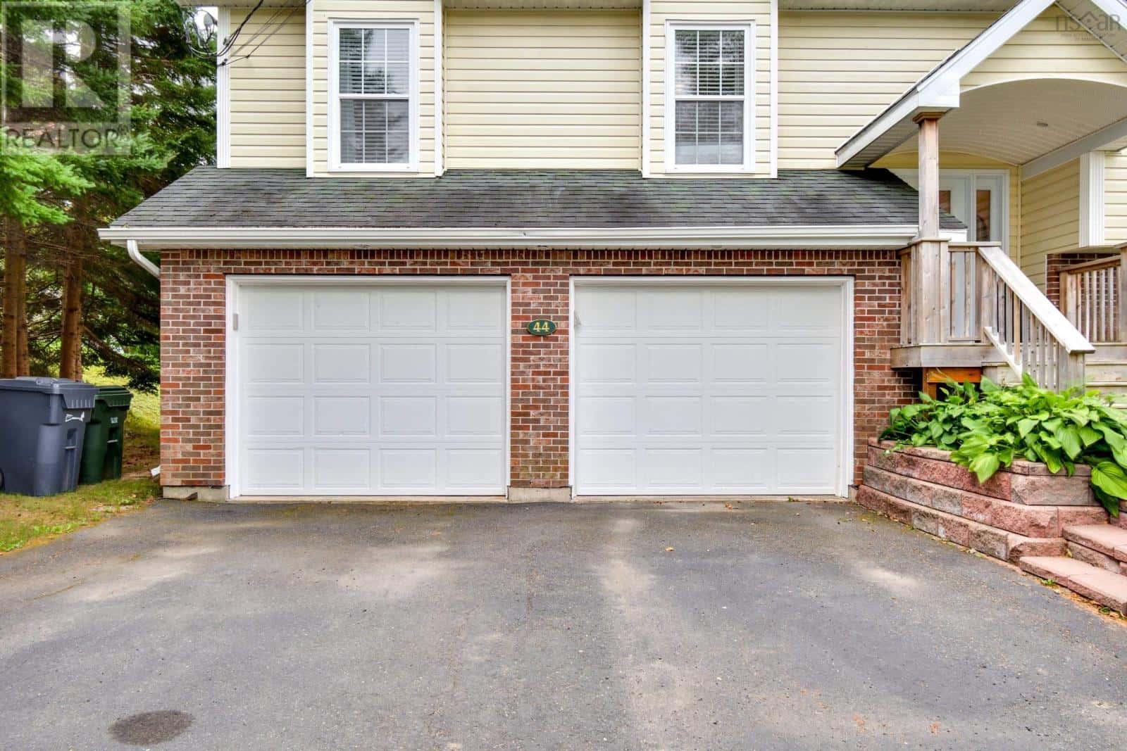 44 Ferndell Crescent — Sydney, Nova Scotia - Photo 4 of 92