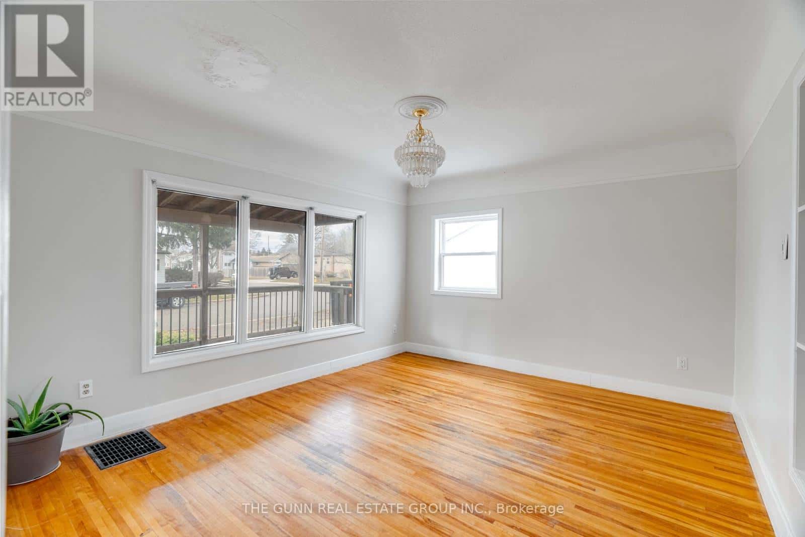 118 St Julien Street West