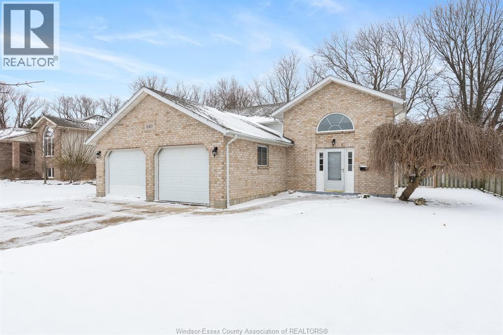 840 LAWNDALE AVENUE — Kingsville, Ontario - Main photo