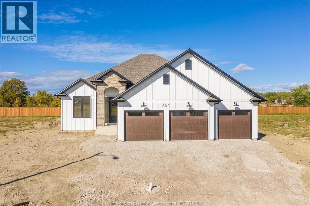 651 SUMMIT — Lakeshore, Ontario - Main photo