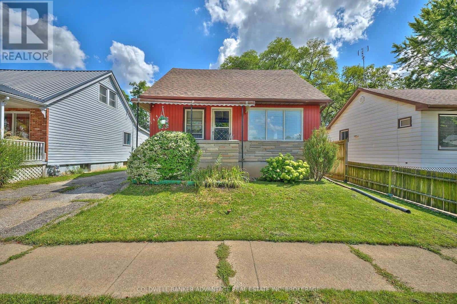 144 DUNKIRK ROAD — Welland (Lincoln/Crowland), Ontario - Photo 2 of 21