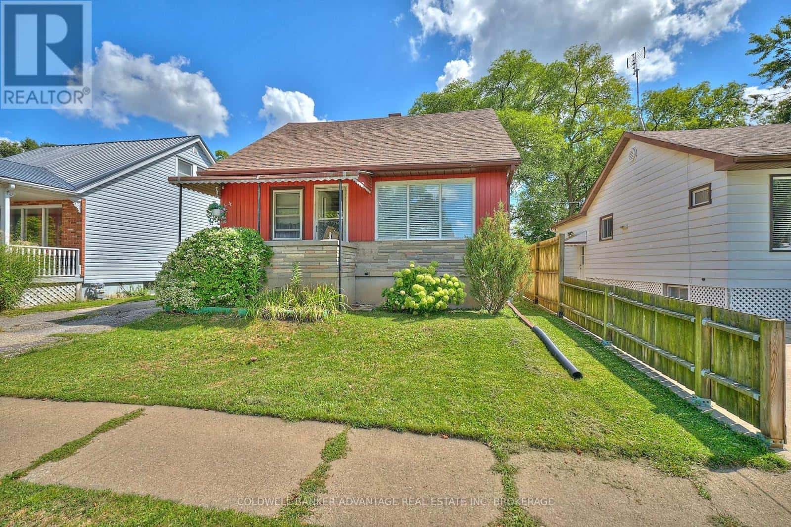 144 DUNKIRK ROAD — Welland (Lincoln/Crowland), Ontario - Photo 3 of 21