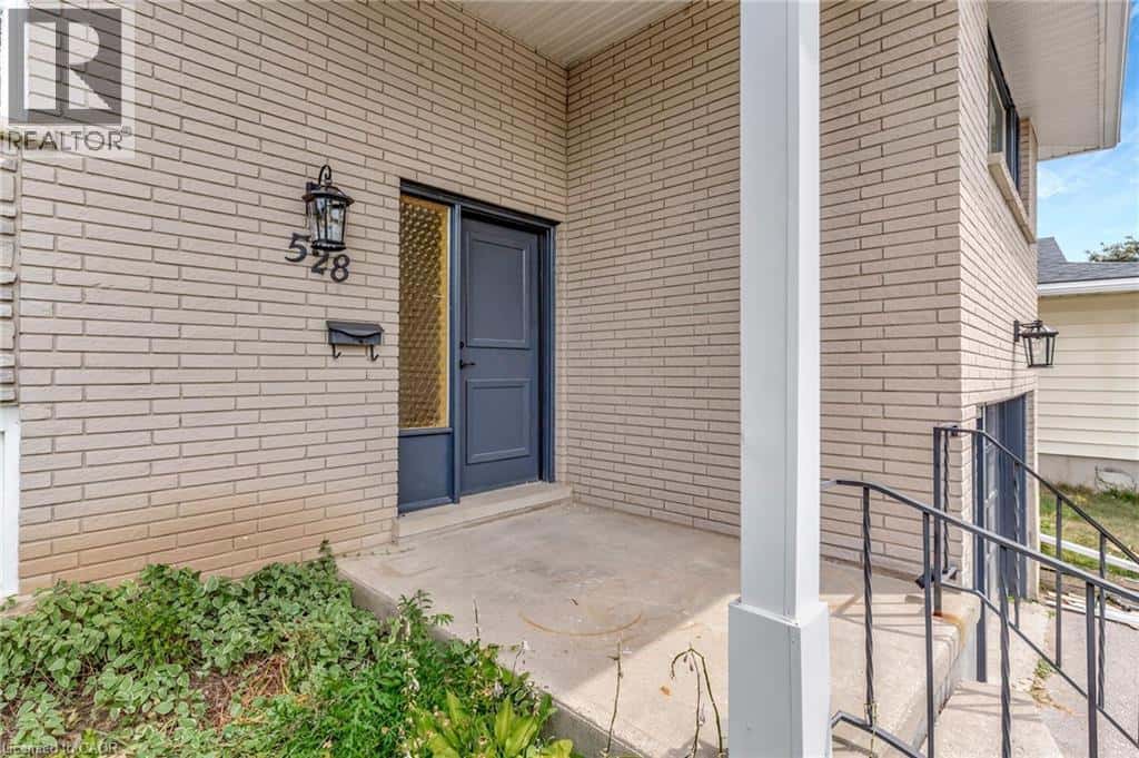 528 HAVELOCK Drive — Waterloo, Ontario - Photo 3 of 32