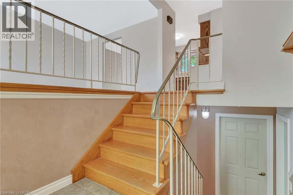 528 HAVELOCK Drive — Waterloo, Ontario - Photo 4 of 32