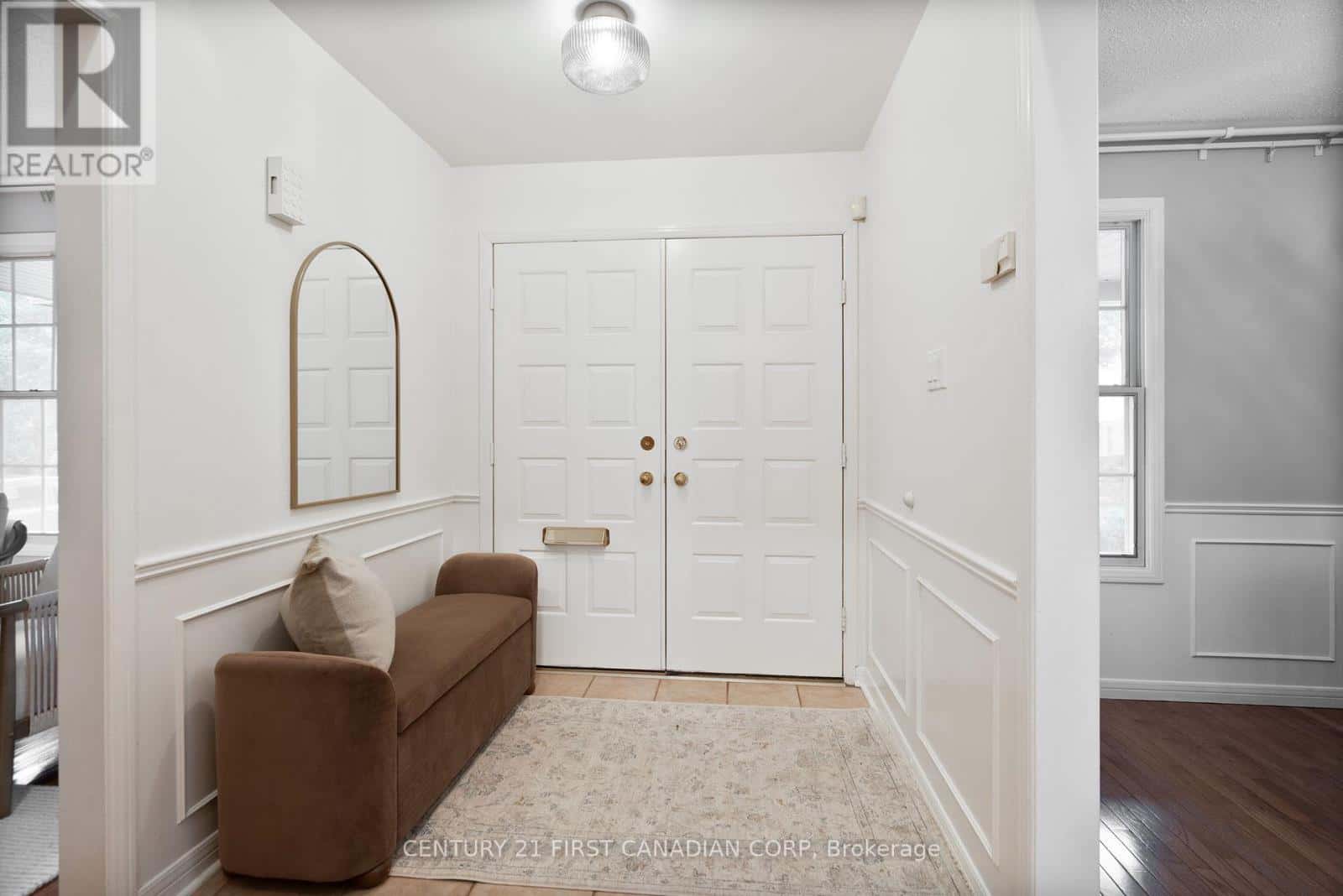 90 MERIDENE CRESCENT W — London North (North G), Ontario - Photo 4 of 50