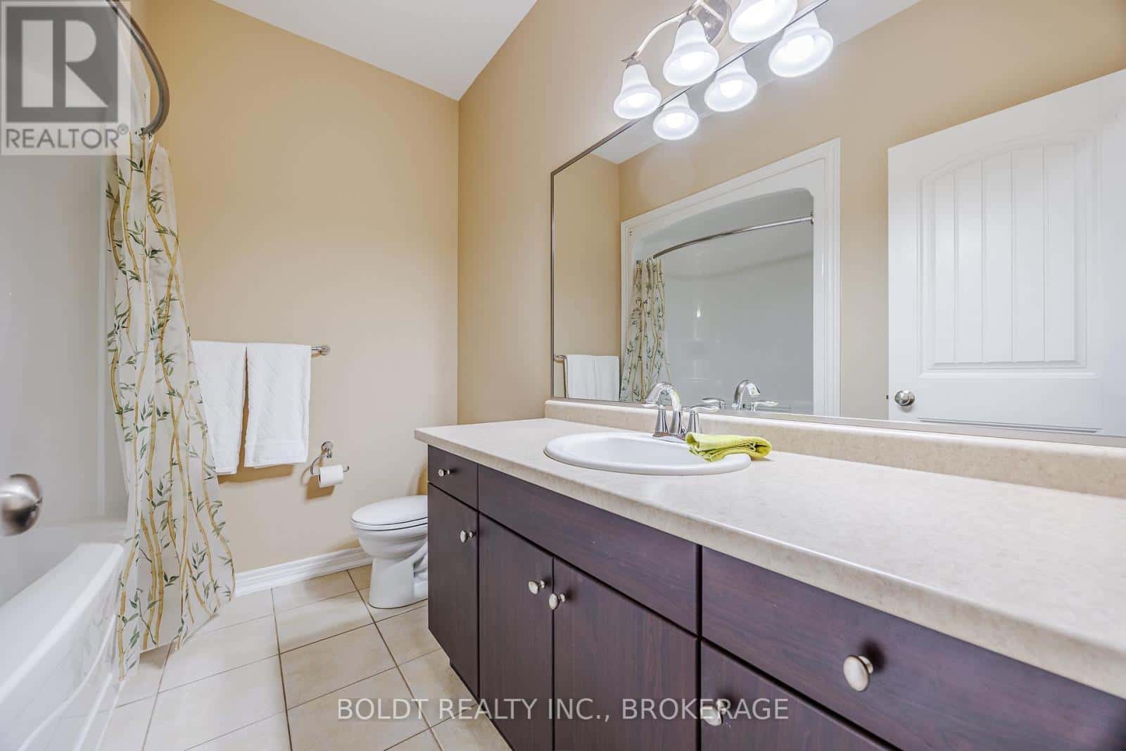 58 VIDEL CRESCENT N — St. Catharines (Grapeview), Ontario - Photo 5 of 29