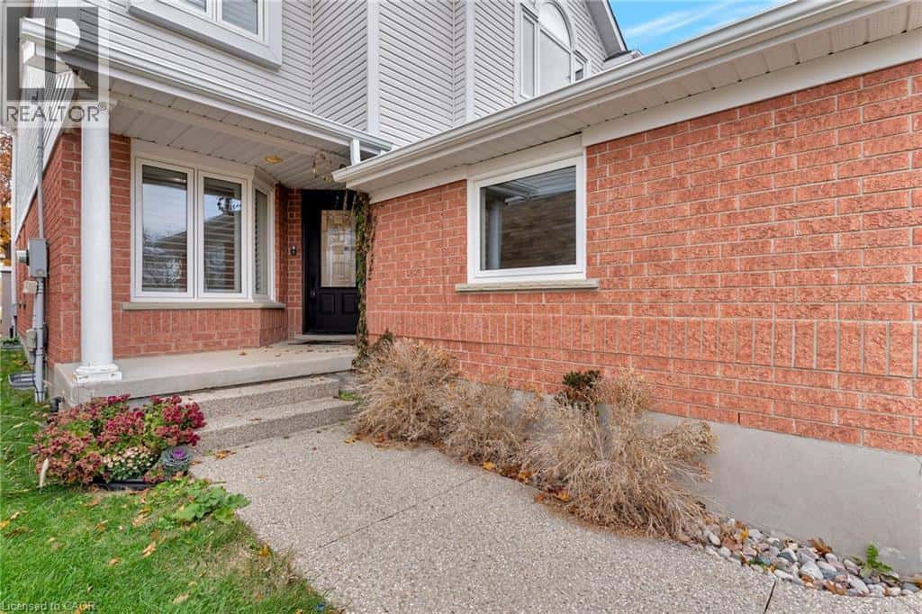 537 WINDJAMMER Way — Waterloo, Ontario - Photo 2 of 40