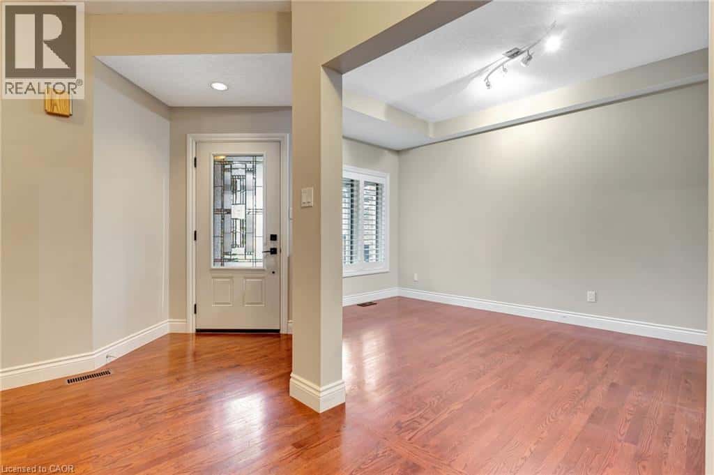 537 WINDJAMMER Way — Waterloo, Ontario - Photo 3 of 40