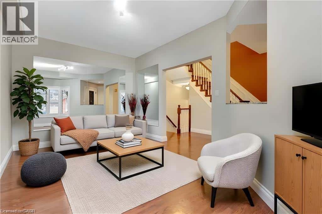 537 WINDJAMMER Way — Waterloo, Ontario - Photo 5 of 40